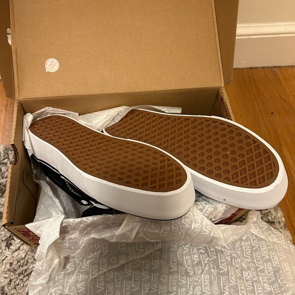 Vans Black and White Sneakers - Picture 3 of 4